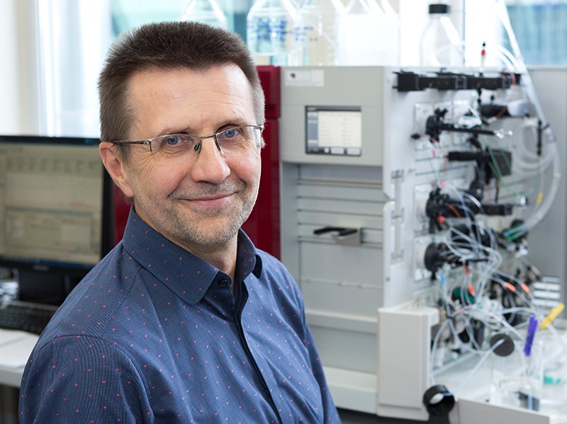 Ayollar orgazmi aks etgan onlayn porno tomosha qiling. Mushuk suratidagi eski sik