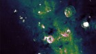 在银河系的超清晰图像中显示的恒星墓地